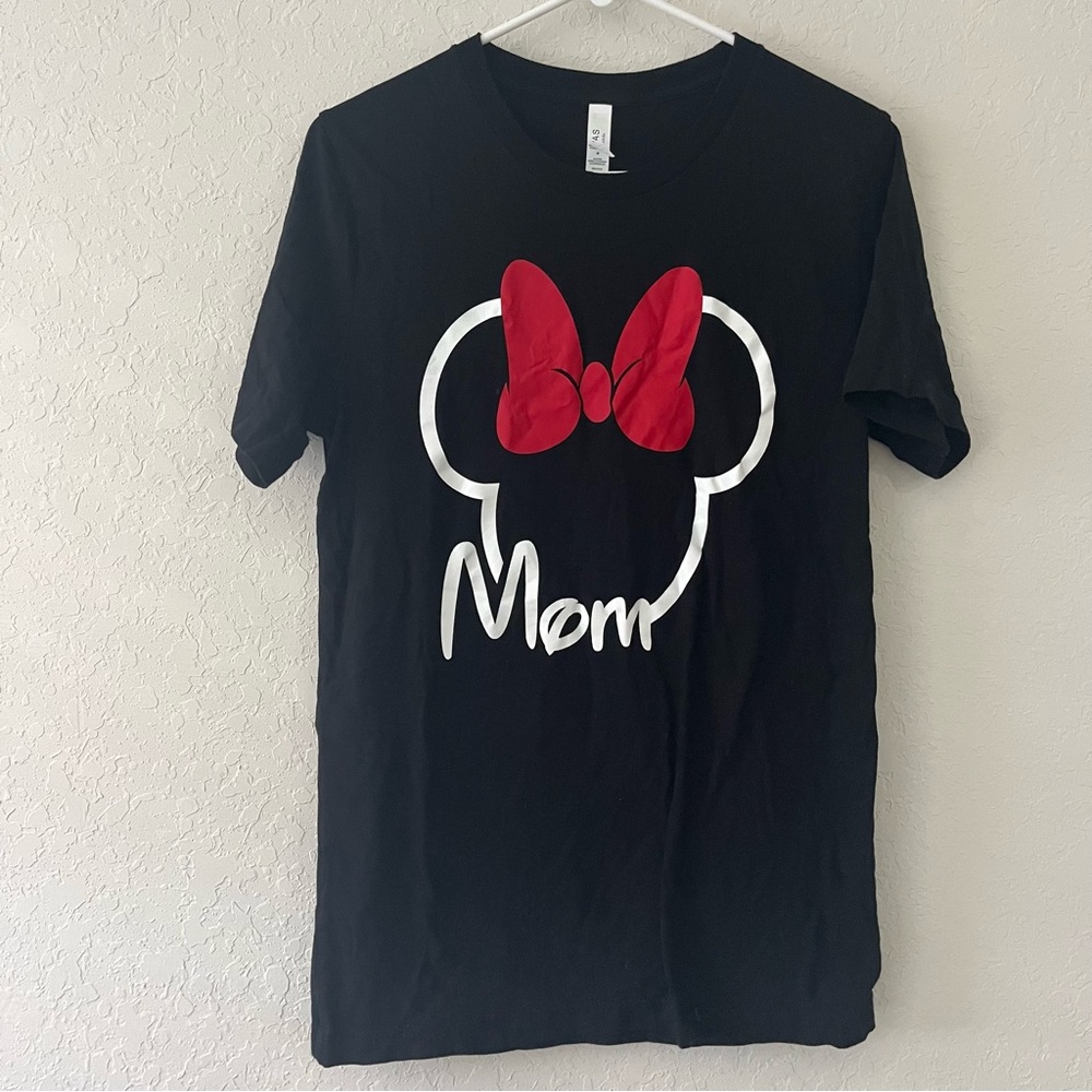 Women’s M Minnie ‘Mom’ top - perfect for Disney or kid’s birthday